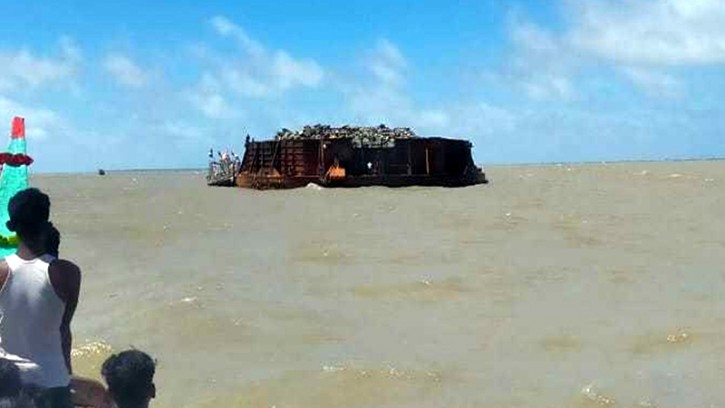 ভোলার সাগর মোহনায় ভেসে এলো জনমানবহীন বিদেশি জাহাজ